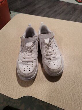 Girl's White Nike Sneakers Sz. 2 Youth